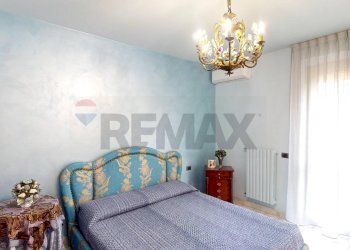 Camera / camera da letto - Villa Via Enrico Toti
 
350, Caronno Pertusella - foto 22