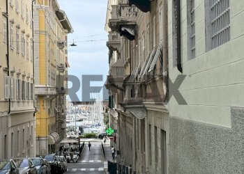 Edificio all\'aperto - Quadrilocale via dell'università
 
13, Trieste - foto 1