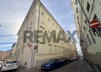 Edificio all\'aperto - Quadrilocale via dell'università
 
13, Trieste - foto 2