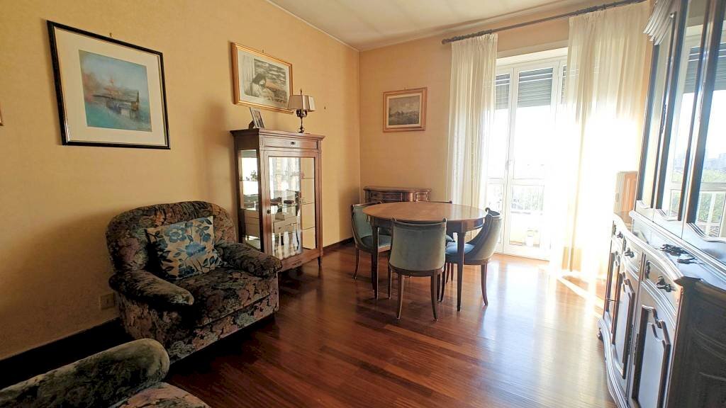 Salone - Three-room apartment via Montanaro, 44, Torino (neighborhood Barriera Milano) - photo 2