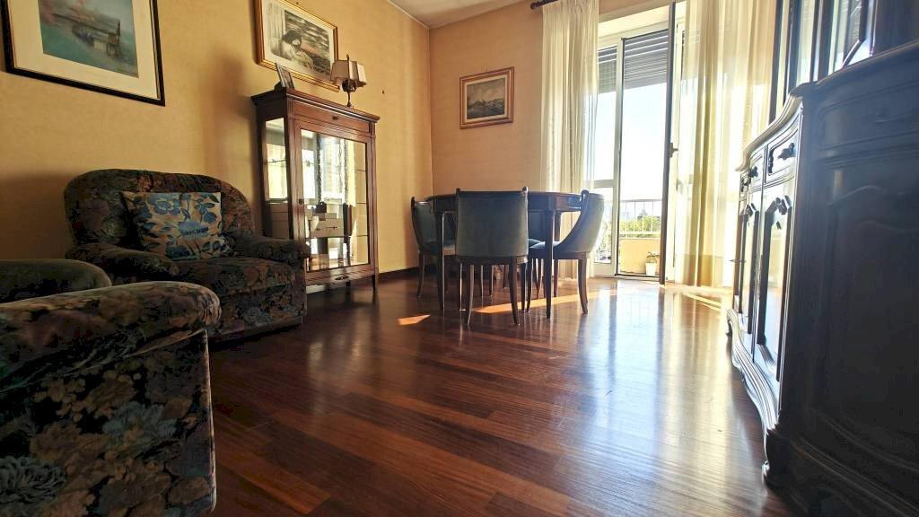 Salone - Three-room apartment via Montanaro, 44, Torino (neighborhood Barriera Milano) - photo 3