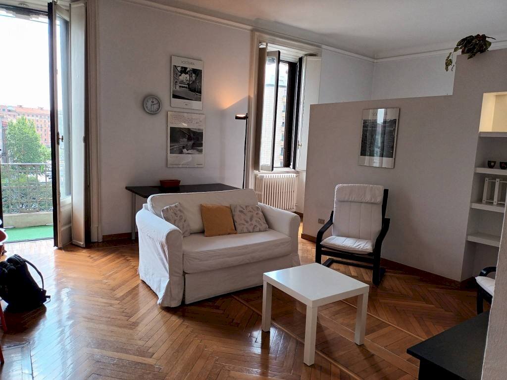 Salone - Bilocale piazza Caiazzo, 1, Milano (zona Centrale) - foto 1