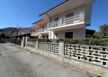 Three-room apartment Via Cottolengo, Barge - photo 1