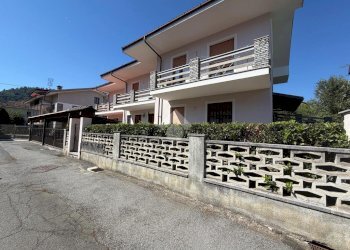 Three-room apartment Via Cottolengo, Barge - photo 2