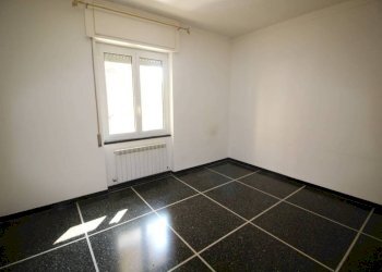 Camera da letto - Appartamento via Voltri, Genova (zona Voltri) - foto 8