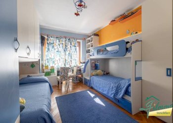 Camera da letto - Quadrilocale piazza Arturo Graf, Torino (zona San Salvario) - foto 24