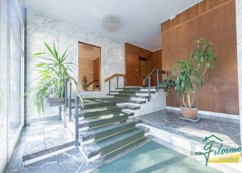 Interno palazzo - Quadrilocale piazza Arturo Graf, Torino (zona San Salvario) - foto 41