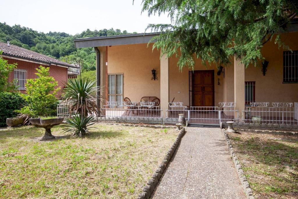 Facciata - Villa strada Bardassano, 24, Castiglione Torinese - foto 2