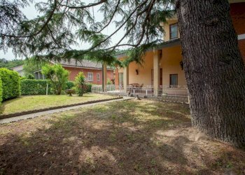 Giardino - Villa strada Bardassano, 24, Castiglione Torinese - foto 1