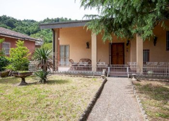 Facciata - Villa strada Bardassano, 24, Castiglione Torinese - foto 2