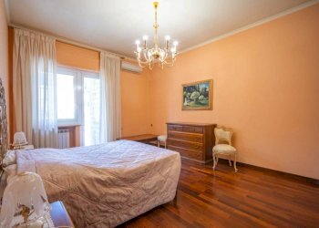 Camera da letto - Appartamento via Angelo Orsini, Genova (zona Albaro) - foto 14