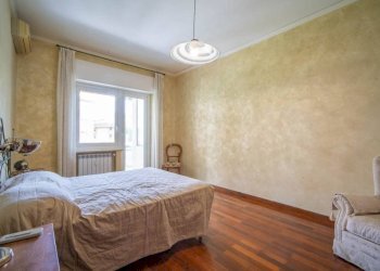 Camera da letto - Appartamento via Angelo Orsini, Genova (zona Albaro) - foto 17