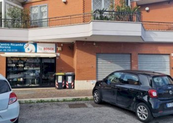 Facciata - Negozio via di Casal Morena, 68, Roma - foto 11