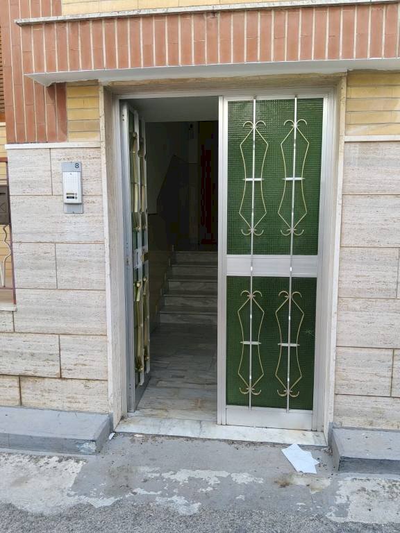 Facciata - Casa indipendente via Gioacchino Rossini, 8, Bari (zona Carbonara di Bari) - foto 2