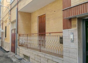 Facciata - Casa indipendente via Gioacchino Rossini, 8, Bari (zona Carbonara di Bari) - foto 1