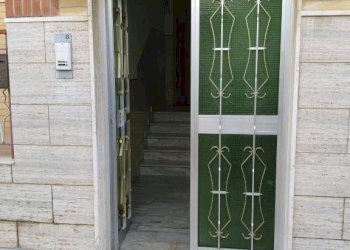 Facciata - Casa indipendente via Gioacchino Rossini, 8, Bari (zona Carbonara di Bari) - foto 2