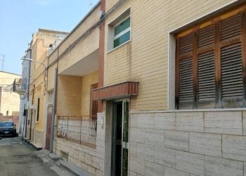 Facciata - Casa indipendente via Gioacchino Rossini, 8, Bari (zona Carbonara di Bari) - foto 3