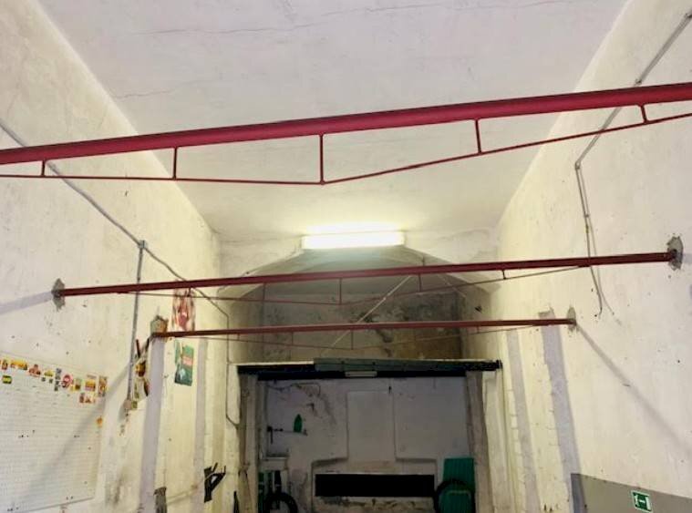 Interno non residenziale - Magazzino via Piave, Varazze - foto 2