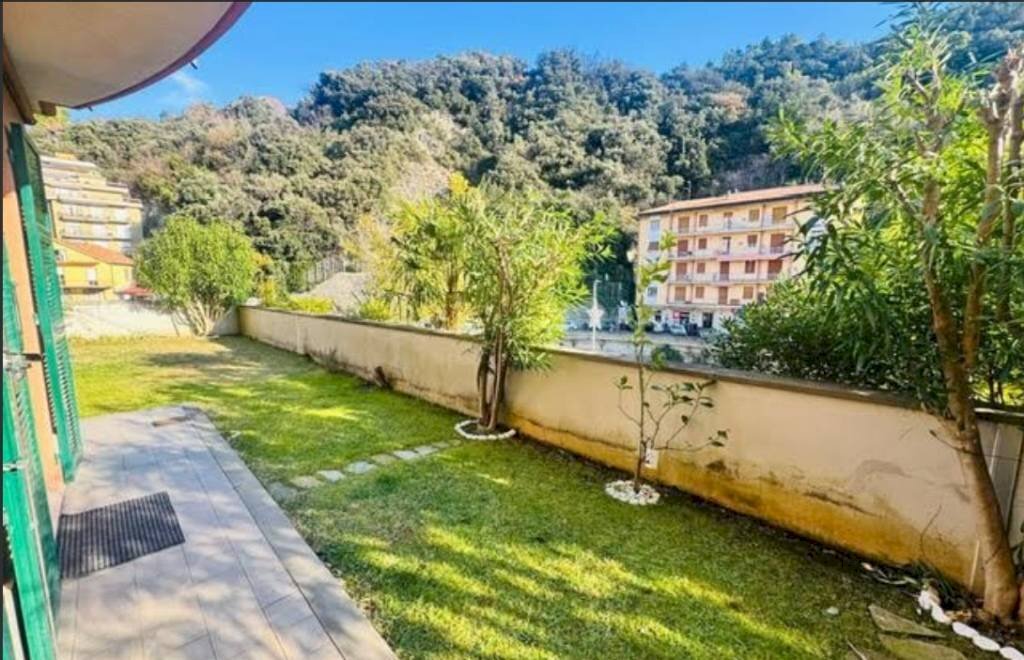 Giardino - Appartamento via Monte Grappa, Varazze - foto 2
