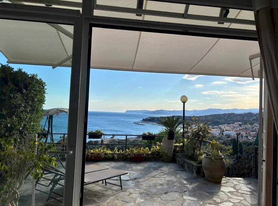 Vista - Quadrilocale via Don Giovanni Minzoni, Varazze - foto 1