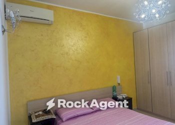 Camera da letto - Bilocale via Ponte della Maddalena, 147, Napoli - foto 10