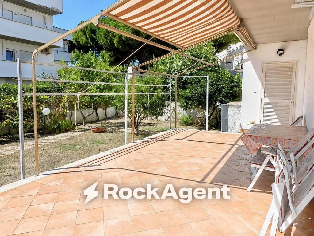 Giardino - Appartamento via E. Fermi, 7, Santa Marinella - foto 2