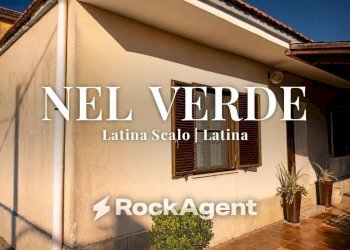 Facciata - Villa via Carrara 9, Latina - foto 1