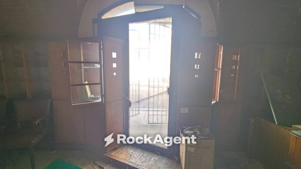 Interno palazzo - Negozio via Polidori, 1, Bientina - foto 1