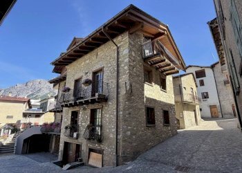 Facciata - Quadrilocale via Somdoss, 4, Valdisotto - foto 1