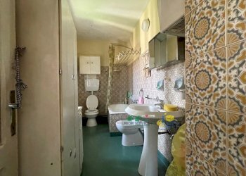 IMG_E3532.JPG - Villa Strada Provinciale Carobbio, Tizzano Val Parma - foto 19