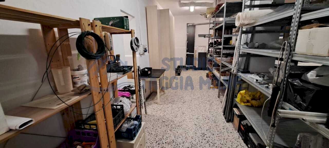 PHOTO-2026-08-31-17-44-40 - Warehouse Via Nuvolone, Taggia - photo 2
