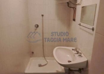 PHOTO-2026-08-31-17-44-37 2 - Warehouse Via Nuvolone, Taggia - photo 7