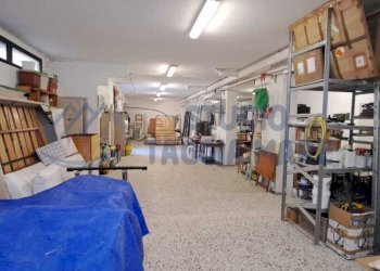 PHOTO-2026-08-31-17-44-40 2 - Warehouse Via Nuvolone, Taggia - photo 12