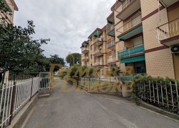 PG238-trilocale-ceriale-esterno.jpg - Appartamento Via Cappelletta II 51, Ceriale - foto 1
