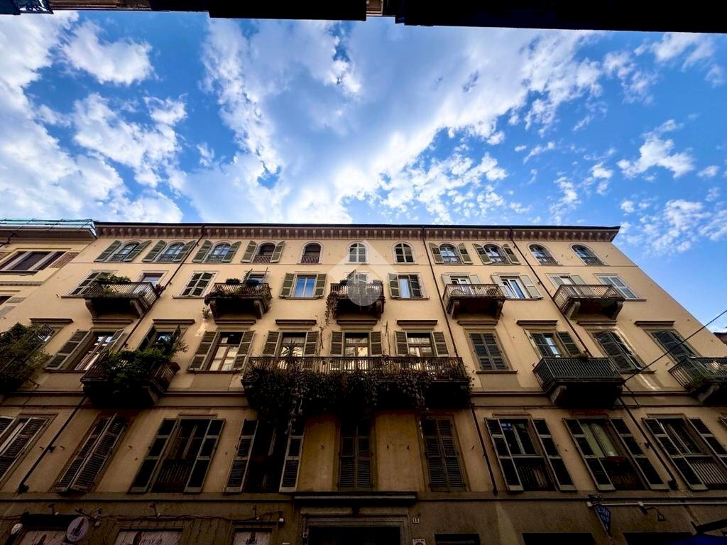 One-room apartment Via Sant'Anselmo, Torino (neighborhood San Salvario) - photo 2