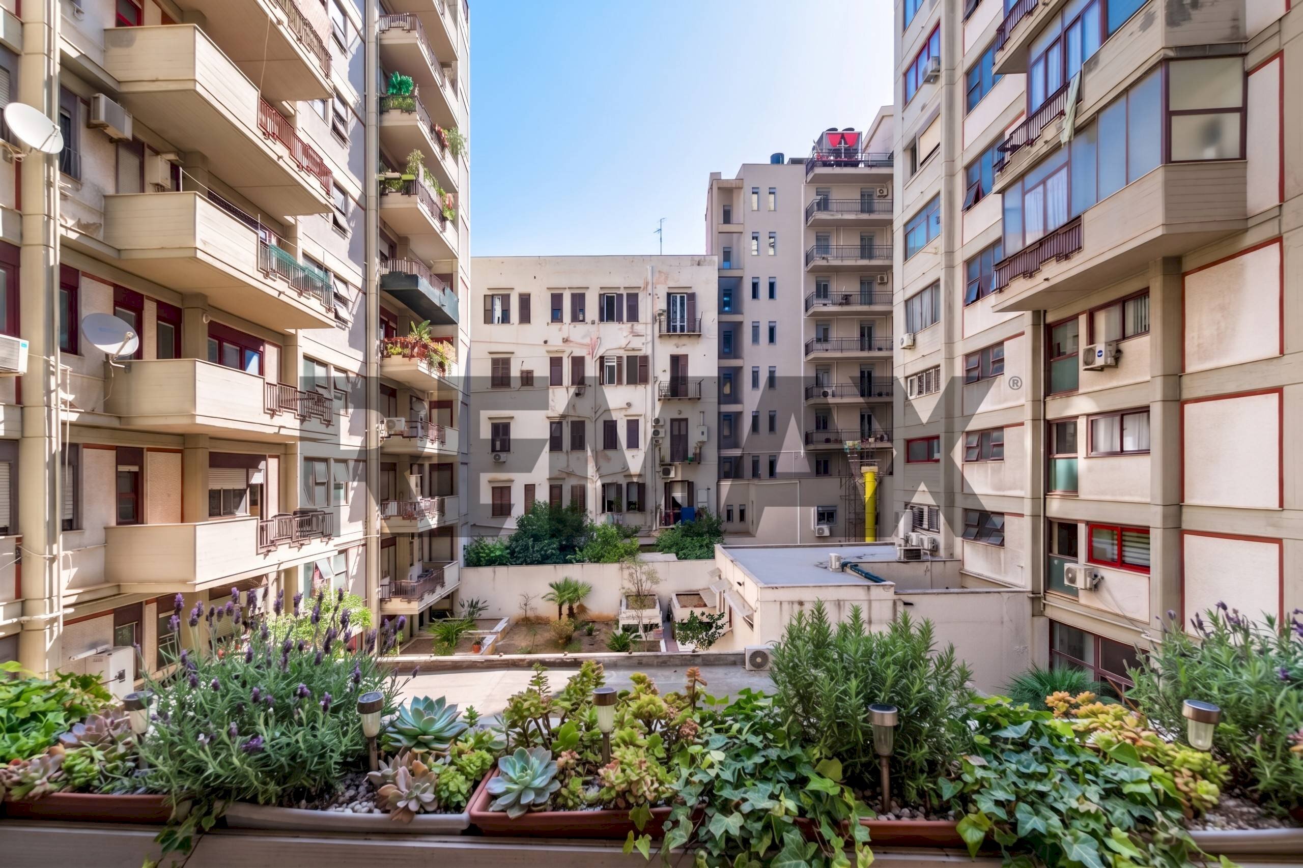 Edificio all\'aperto - Quadrilocale Via Emanuele Notarbartolo
13a, Palermo - foto 2