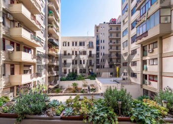 Edificio all\'aperto - Quadrilocale Via Emanuele Notarbartolo
 
13a, Palermo - foto 2