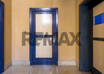 Hall / corridoio - Quadrilocale Via Emanuele Notarbartolo
 
13a, Palermo - foto 10