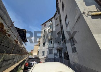 Edificio all\'aperto - Trilocale Via Acquicella
 
64, Catania - foto 4