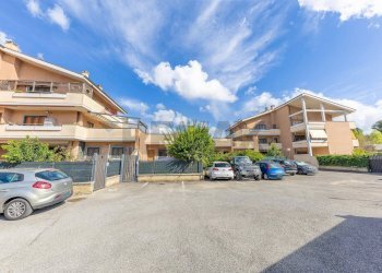 Edificio all\'aperto - Trilocale Via Di Castel di Leva
298z, Roma - foto 39