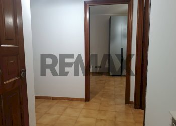 Hall / corridoio - Three-room apartment via dei germani
 
8, Ardea - photo 11
