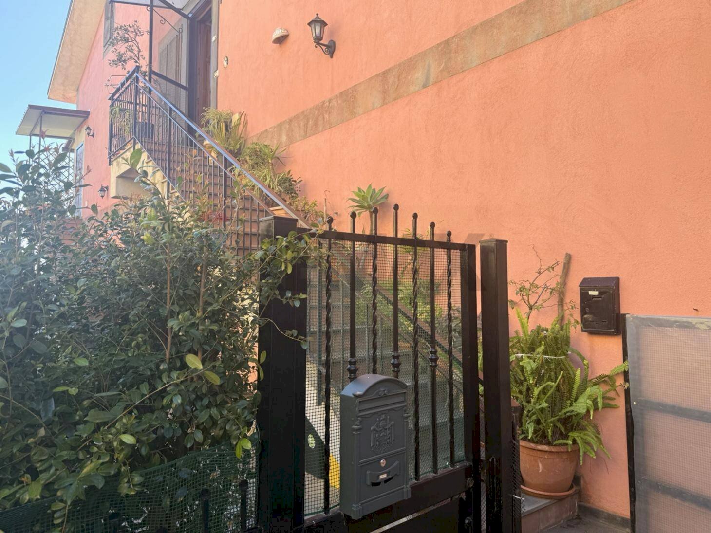 Edificio all\'aperto - Trilocale via san francesco d'assisi
10, Riposto - foto 2