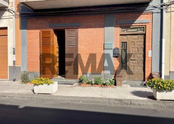 Edificio all\'aperto - Casa semi indipendente Riesi
 
17, Acireale - foto 1