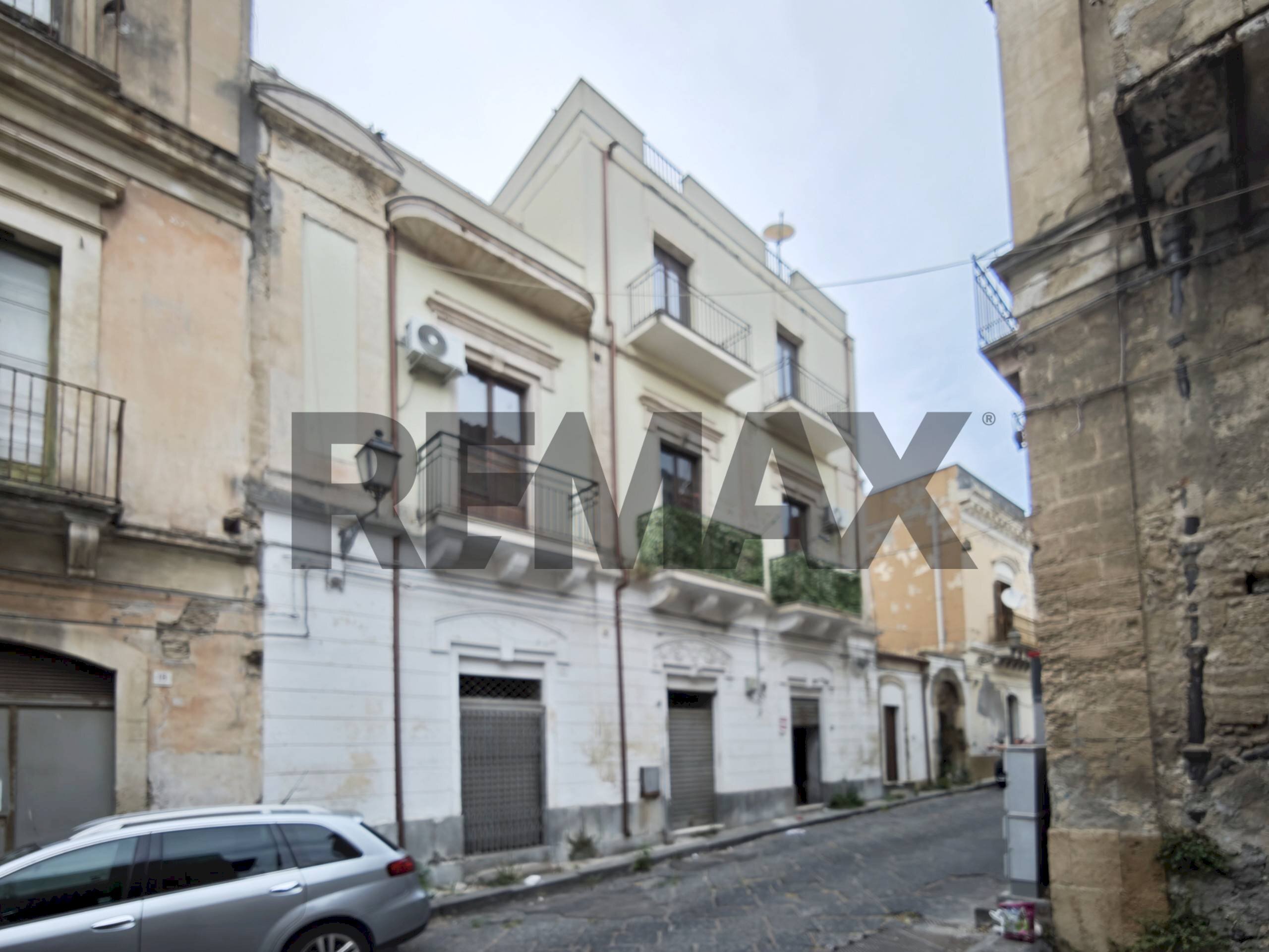 Edificio all\'aperto - Casa semi indipendente via Messina
 
12, Lentini - foto 1