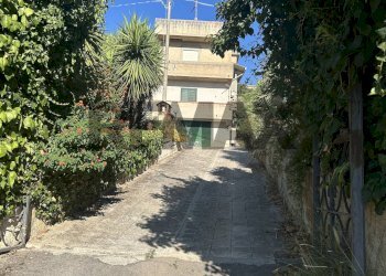 Edificio all\'aperto - Casa semi indipendente Via Stazzone
 
41, Caltanissetta - foto 1