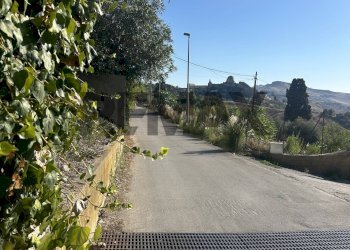 Vista delle montagne - Casa semi indipendente Via Stazzone
 
41, Caltanissetta - foto 2
