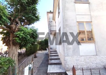 Edificio all\'aperto - Villa VIA PEDAGNO
 
22, Goito - photo 4