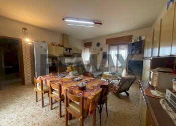 Sala da pranzo - Apartment VIA PROMISCUA
 
245, Boscoreale - photo 12