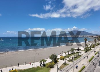 Vista dell\'acqua - Quadrilocale Corso Vittorio Emanuele II
 
93, Castellammare di Stabia - foto 5