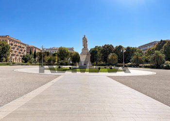 Edificio all\'aperto - Bilocale Piazza Cavour
 
2, Ancona - foto 2